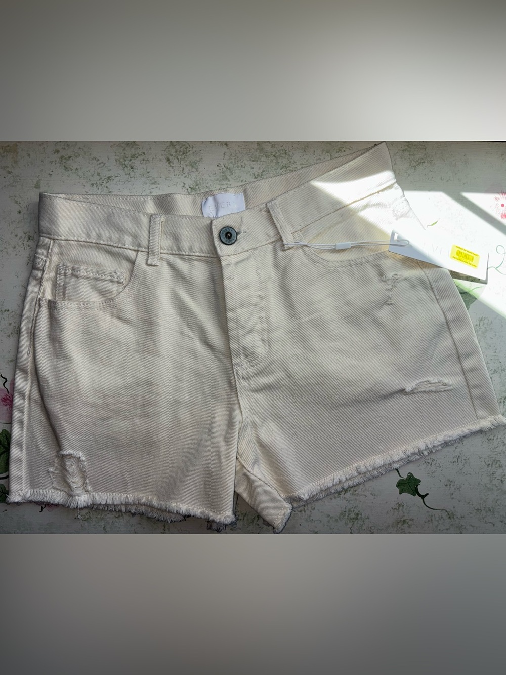 Dillards Every Raw Hem Shorts Cream Size 4 NWT